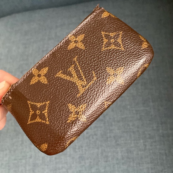 Louis Vuitton Monogram Key Pouch - Picture 13 of 16